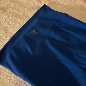 Aritzia TNA dark blue leggings